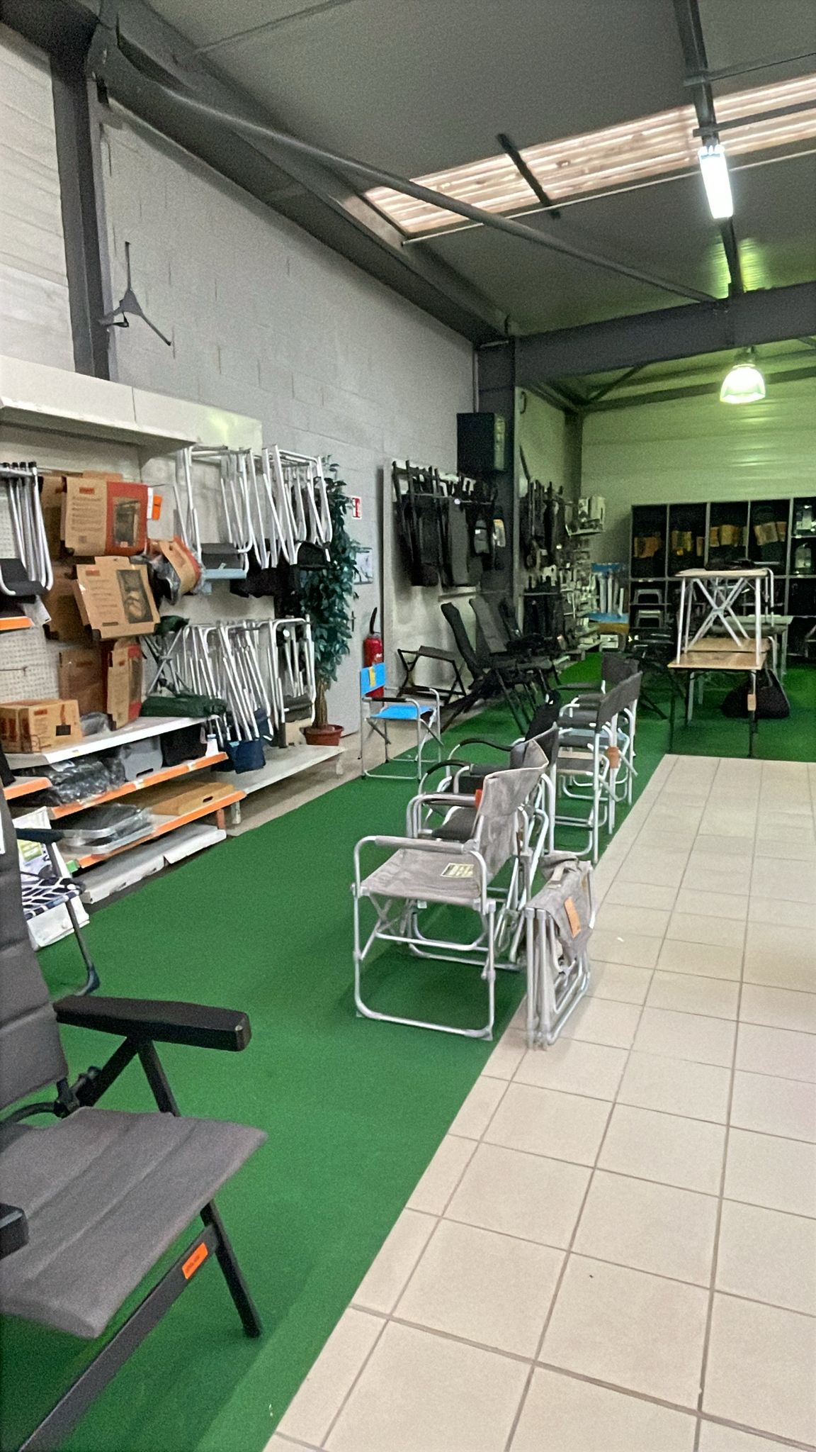 interieur-magasin-Outdoor-Narbonne-Accessoires