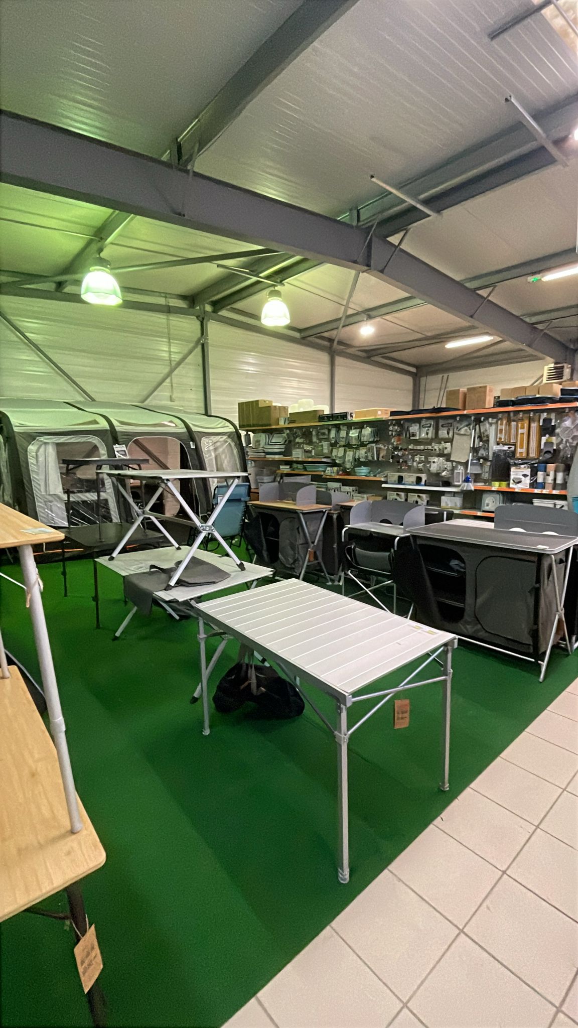 interieur-magasin-Outdoor-Narbonne-Accessoires