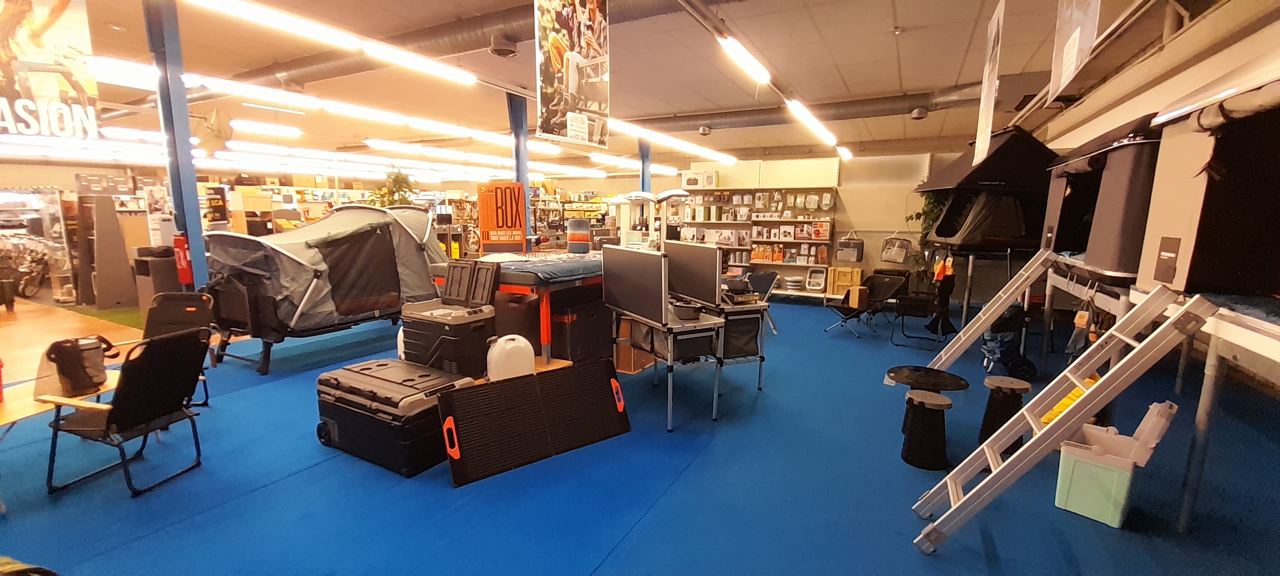 interieur-magasin-Outdoor-Narbonne-Accessoires