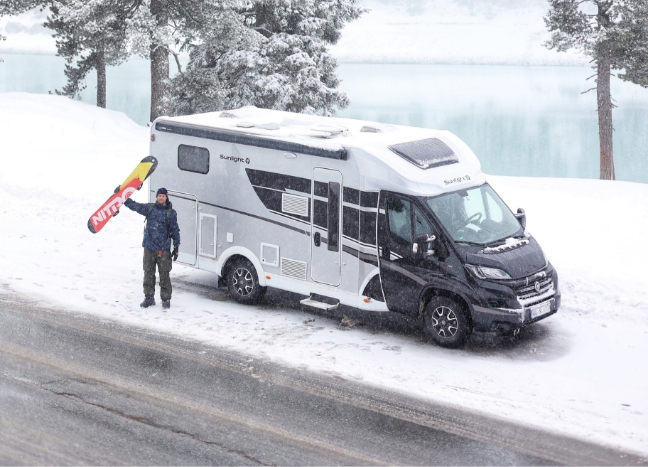camping-car-dans-la-neige