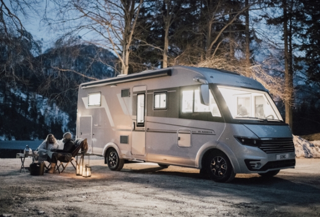 Camping-car avec lumière électrique