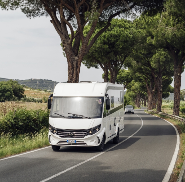 camping-car-roule-avec-suspensions-pneumatiques