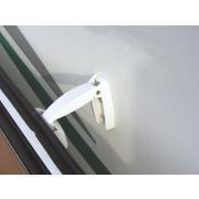 Crochet de blocage pour porte de coffre