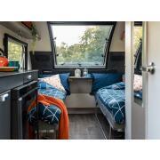 Couchage grand confort : Modèle : Lit standard - Coloris : Geo Navy - Dimensions : 58 x 190 x 2,5 cm