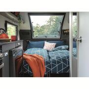 Couchage grand confort : Modèle : Lit standard - Coloris : Geo Navy - Dimensions : 58 x 190 x 2,5 cm