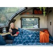 Couchage grand confort : Modèle : Lit standard - Coloris : Geo Navy - Dimensions : 58 x 190 x 4 cm