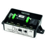 Coupleur séparateur pour batteries : Modèle : 2 batteries 3 sorties