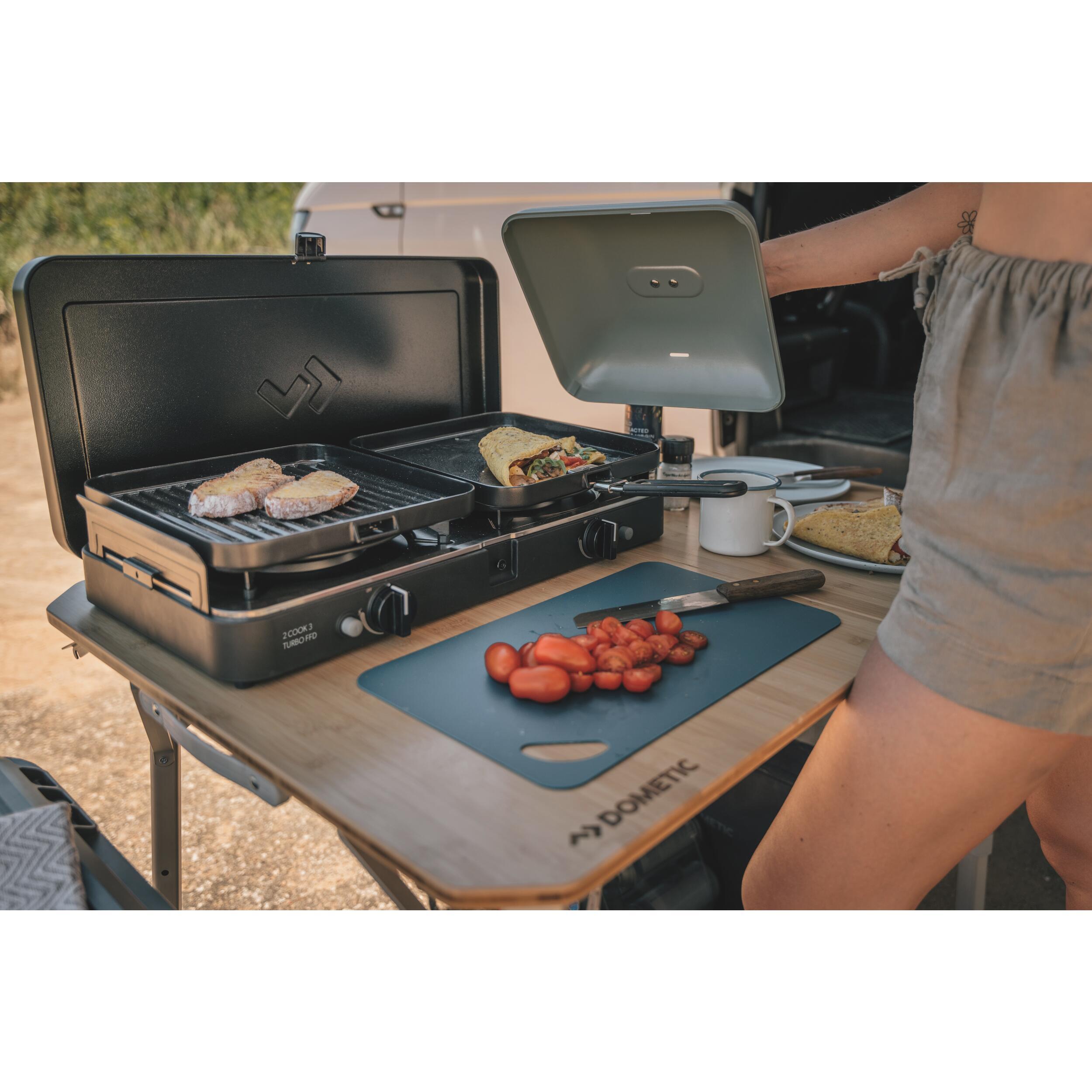 Réchaud Gaz TRIGLAV 9,8 KW – 2 Brûleurs Fonte – Kit Complet Pro & Camping (Pieds + Tuyau 1,5 M)